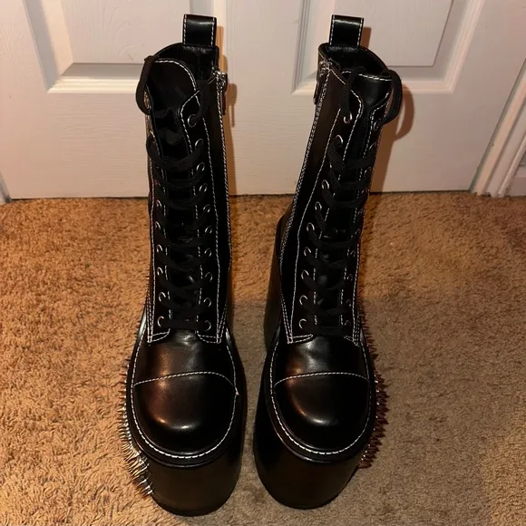Current Mood Dolls Kill ‘NEVER CENSORED’ OFF Platform Black Spiked Boots NEW 10