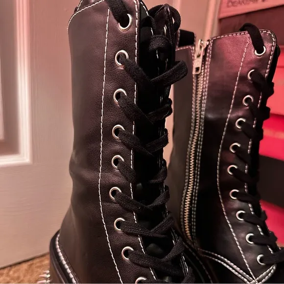 Current Mood Dolls Kill ‘NEVER CENSORED’ OFF Platform Black Spiked Boots NEW 10