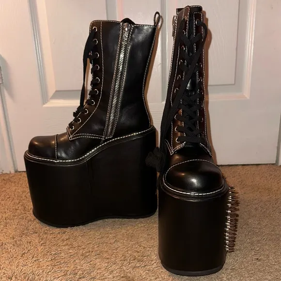 Current Mood Dolls Kill ‘NEVER CENSORED’ OFF Platform Black Spiked Boots NEW 10