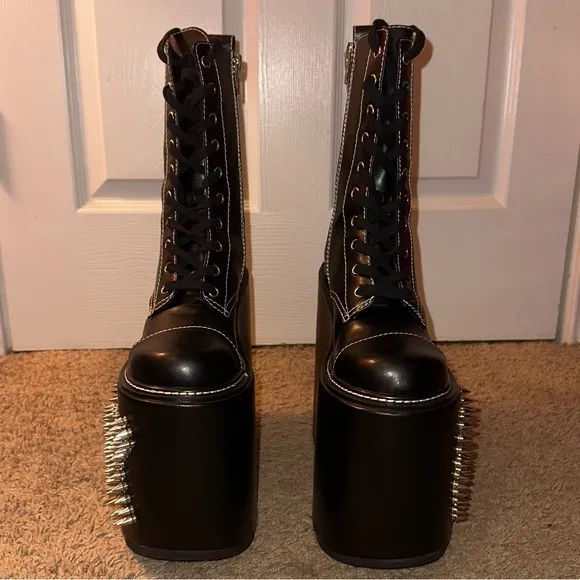 Current Mood Dolls Kill ‘NEVER CENSORED’ OFF Platform Black Spiked Boots NEW 10