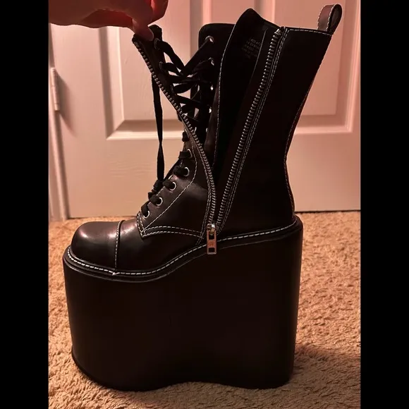 Current Mood Dolls Kill ‘NEVER CENSORED’ OFF Platform Black Spiked Boots NEW 10