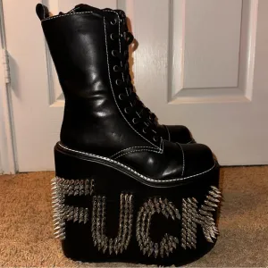 Current Mood Dolls Kill ‘NEVER CENSORED’ OFF Platform Black Spiked Boots NEW 10