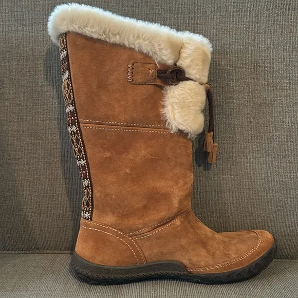 Cushe Waterproof Tan Suede Fleece Boots
