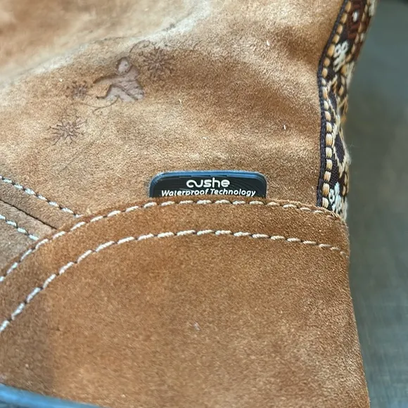 Cushe Waterproof Tan Suede Fleece Boots