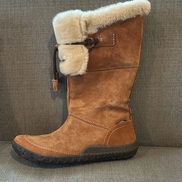 Cushe Waterproof Tan Suede Fleece Boots
