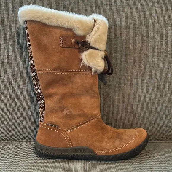 Cushe Waterproof Tan Suede Fleece Boots
