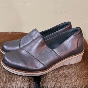 Dansko Julia Pewter Metallic‎ Shoe