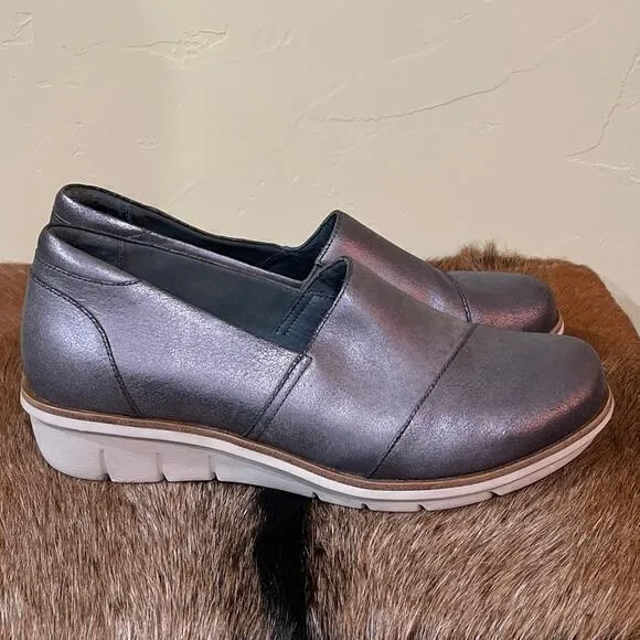 Dansko Julia Pewter Metallic‎ Shoe