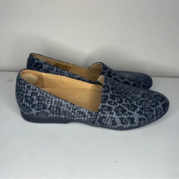 Dansko Larisa Leather Pointed Toe Leopard Print Slip On Flats Loafers 7 Size 37