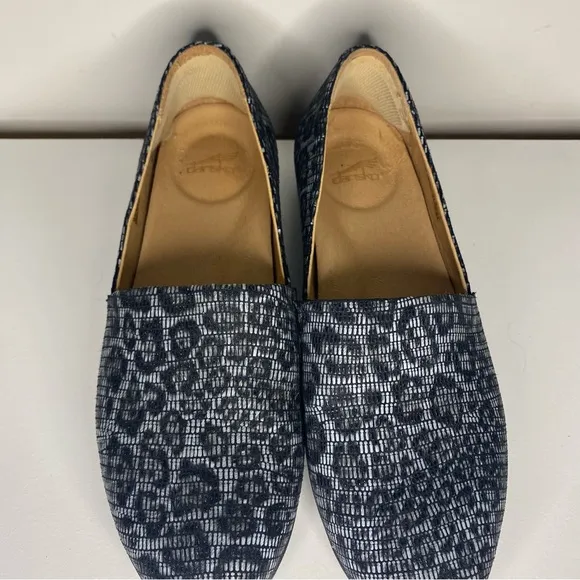 Dansko Larisa Leather Pointed Toe Leopard Print Slip On Flats Loafers 7 Size 37