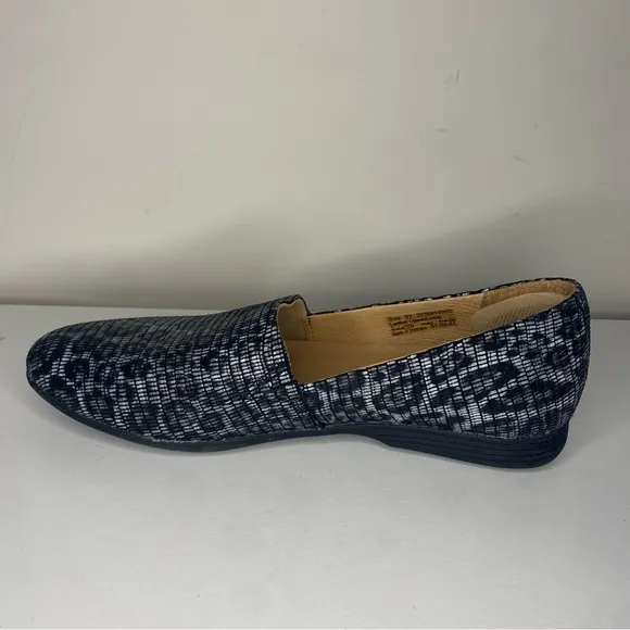 Dansko Larisa Leather Pointed Toe Leopard Print Slip On Flats Loafers 7 Size 37