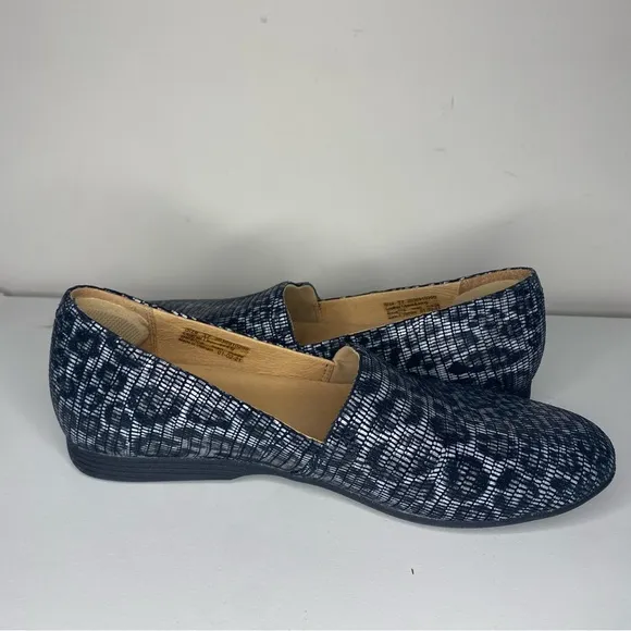 Dansko Larisa Leather Pointed Toe Leopard Print Slip On Flats Loafers 7 Size 37