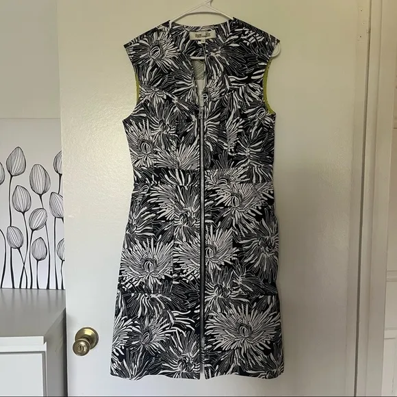 𝅺DIANE Von Furstenberg Front zipper Sheath Dress black and white floral Size 8