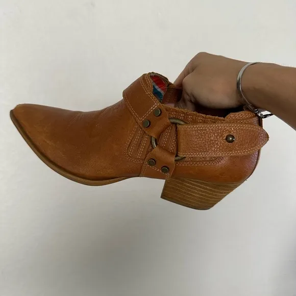 Dingo Kickback Women’s Ankle Boots 8.5
