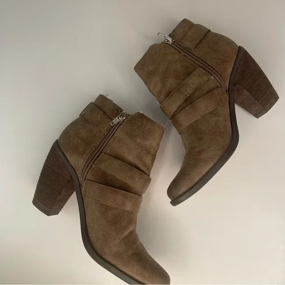 Dolce Vita Colten Brown Buckle Stacked Heeled Boots  7