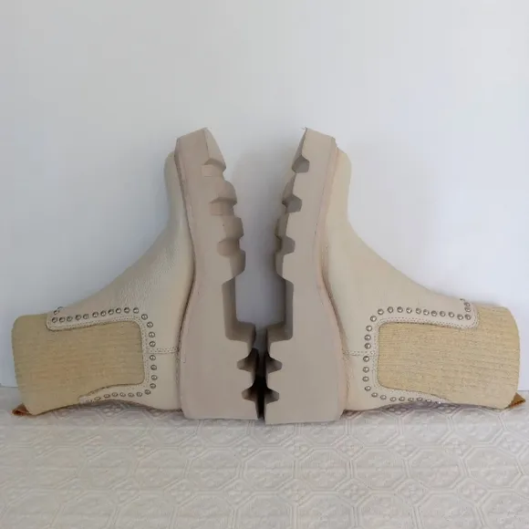 DOLCE VITA Hoven Stud H20 Women's Ivory Beige Leather Boots Size 5