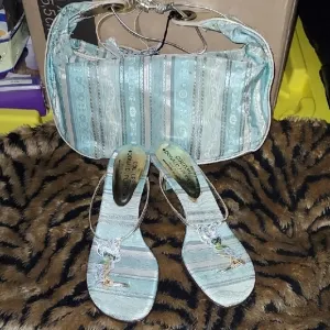 Donald Pliner Blue Floral Sandals with Casual Slip-On Design 8m Thong Style Kitt
