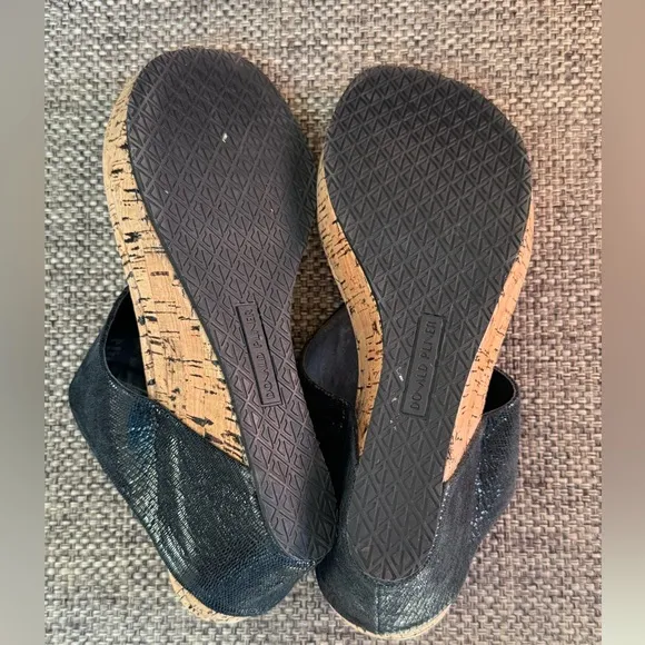 Donald Pliner “Malone” wedge. Size 8. Hardly worn!