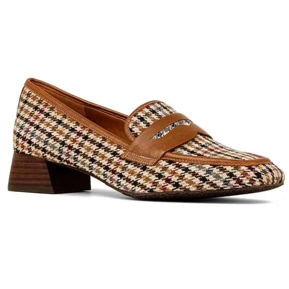 Donald Pliner Woman’s Plaid Loafers Size 8 New