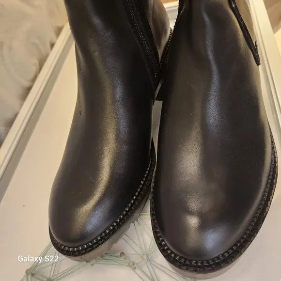 Donald Pliner Women's Soffie Black Leather Boots. NWOT. Size 5.5