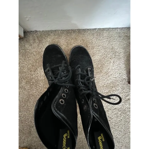 Dr. Martens black suede velvet leather lace up Boots Made in England size 7