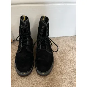 Dr. Martens black suede velvet leather lace up Boots Made in England size 7