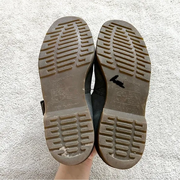 DR. MARTENS MADE IN ENGLAND SUEDE GRAY FISHERMAN SANDALS W/ BUCKLE SIZE 10