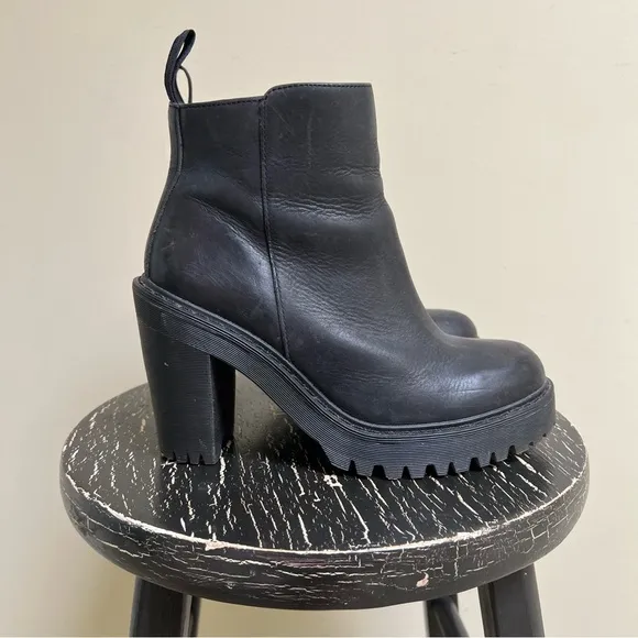 Dr. Martens Magdalena Boots