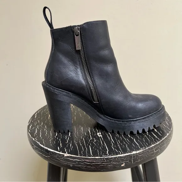 Dr. Martens Magdalena Boots
