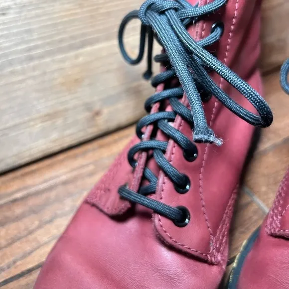 Dr. Martens Unisex 1460 Newton Leather Boots- Cherry Red/ Size Women’s 7
