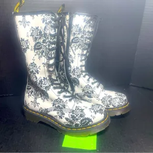 Dr Martens White/Black Flocked Damask 14 Eyelet UK 3 US 5