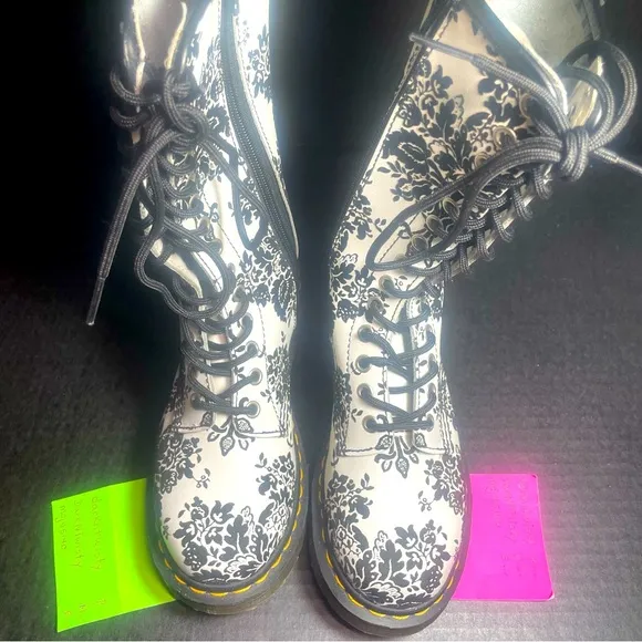 Dr Martens White/Black Flocked Damask 14 Eyelet UK 3 US 5