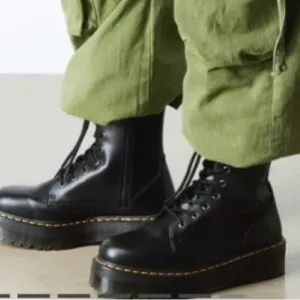 DR. MARTENS WOMENS BOOTS SZ 38 Black