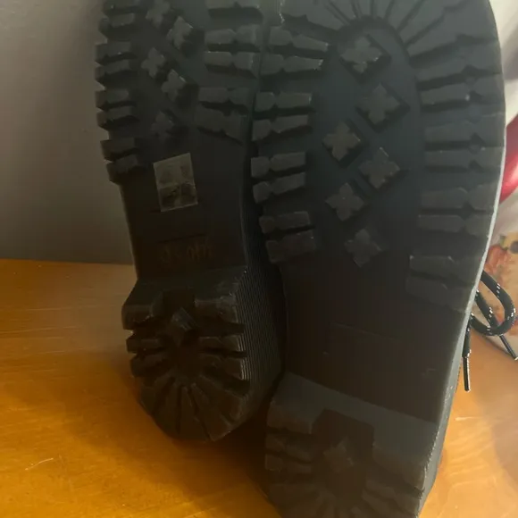 DR. MARTENS WOMENS BOOTS SZ 38 Black
