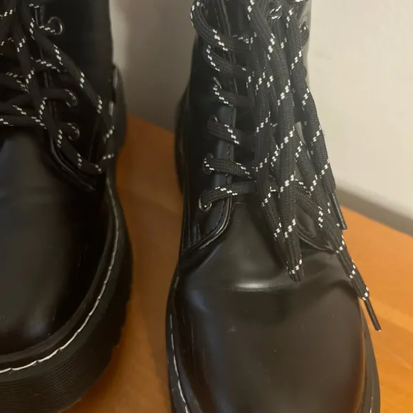 DR. MARTENS WOMENS BOOTS SZ 38 Black