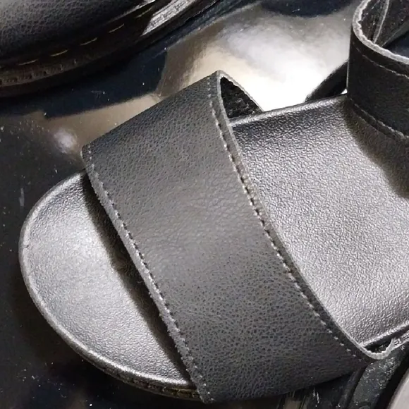 Dr. Martins Kids Size 35 (3-4)