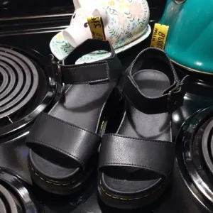 Dr. Martins Kids Size 35 (3-4)