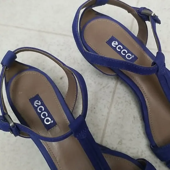 ECCO Leather sandals T-Strap