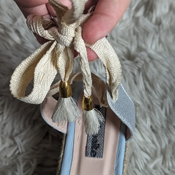 EUC Bon Bonite Embroidered Sequin Espadrilles Rare