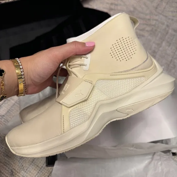 EUC FENTY x PUMA by RIHANNA Trainer Sneaker Whisper White 8 Narrow Cream Hi Top