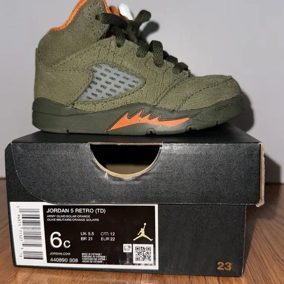 EUC JORDAN 5 Retro (TD) size 6c 🫒🧡Green&amp;Orange Sneakers Suede. Free shipping📣