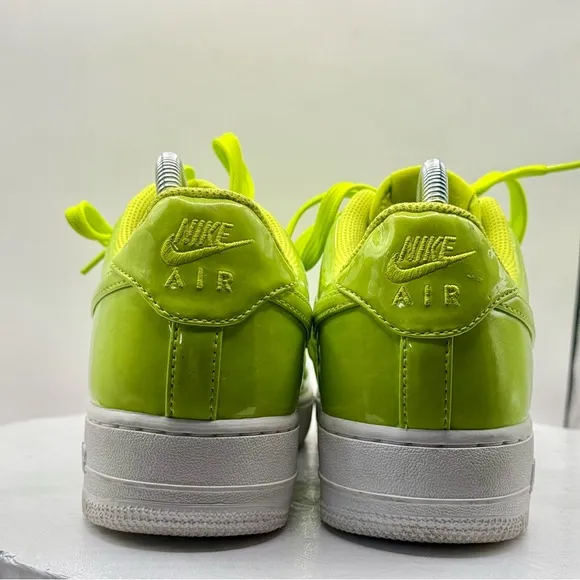 EUC Nike Air Force 1 Low '07 LV8 UV Cyber Neon Green Men’s Size 7.5 AJ9505-300