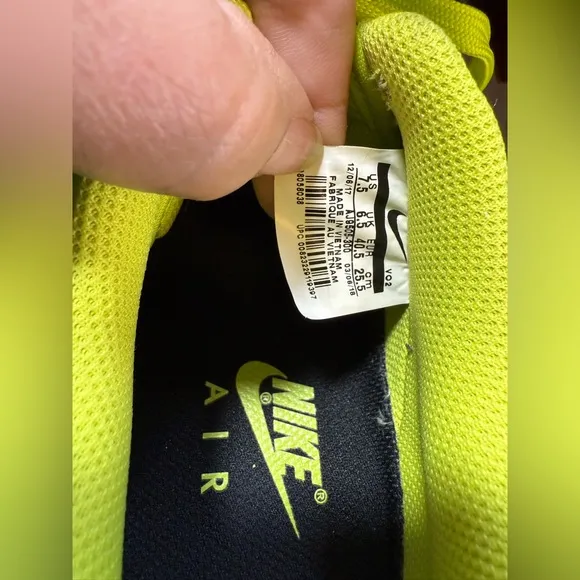 EUC Nike Air Force 1 Low '07 LV8 UV Cyber Neon Green Men’s Size 7.5 AJ9505-300