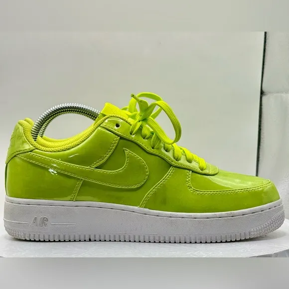 EUC Nike Air Force 1 Low '07 LV8 UV Cyber Neon Green Men’s Size 7.5 AJ9505-300