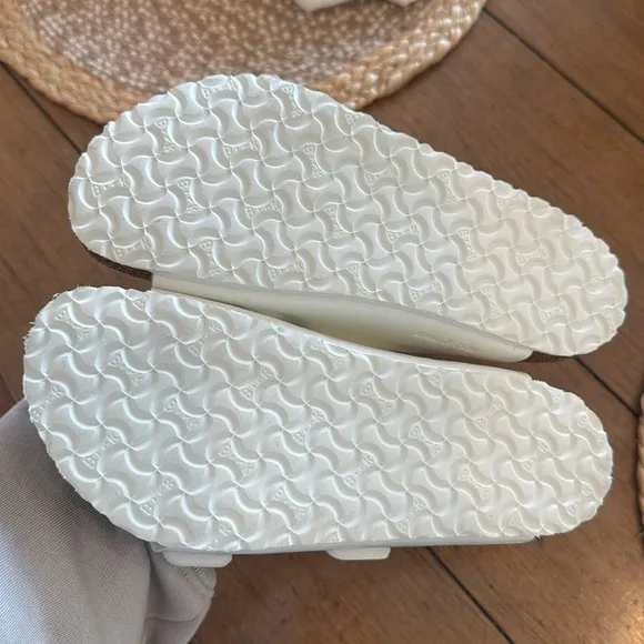 EUC Size 33/2-2.5 Kids White Birkenstock Arizona Slip-On Sandals!