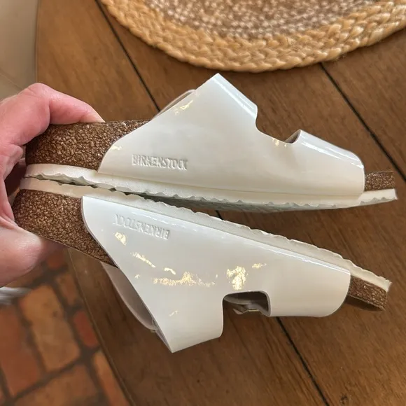 EUC Size 33/2-2.5 Kids White Birkenstock Arizona Slip-On Sandals!