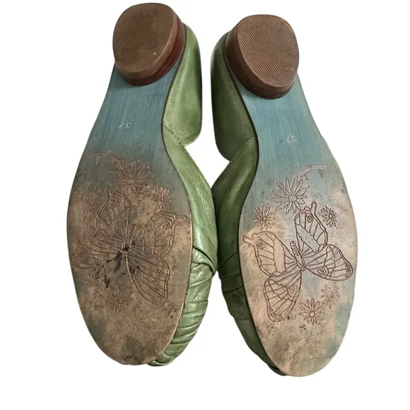 Everybody by BZ Moda Green Leather Slip on Flats With Ruffle detail size 37/6.5