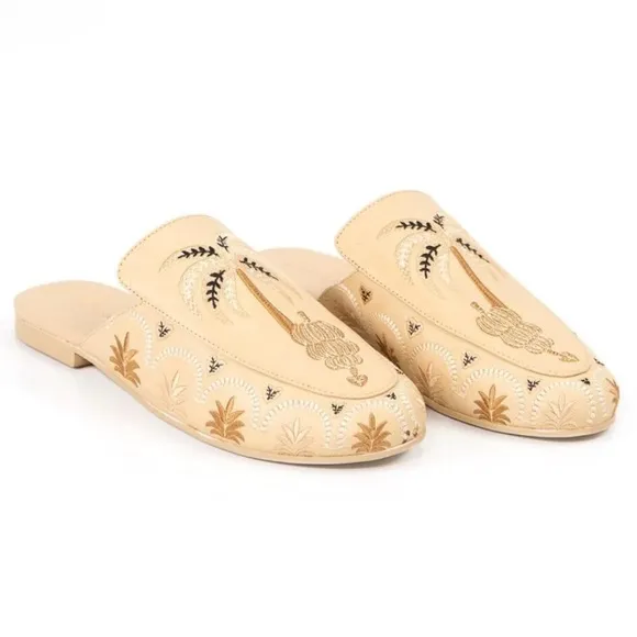 Farm Rio Beige Braided Embroidered Leather Mules Size 8 Slip On Boho Palm Tree