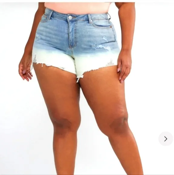 ⚘️Fashion to figure 18 Mid Rise Dip Dye Cutoff Shorts