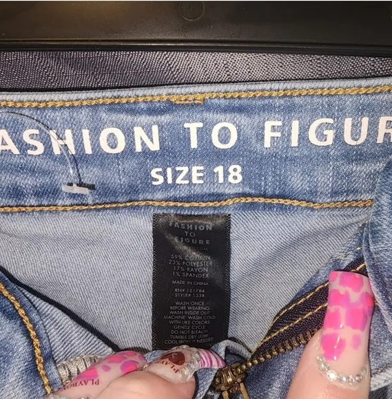 ⚘️Fashion to figure 18 Mid Rise Dip Dye Cutoff Shorts